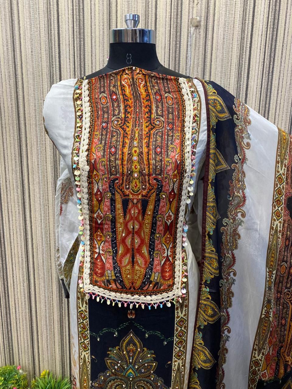 UNSTITCHED 3-PIECE PAKISTANI SUIT