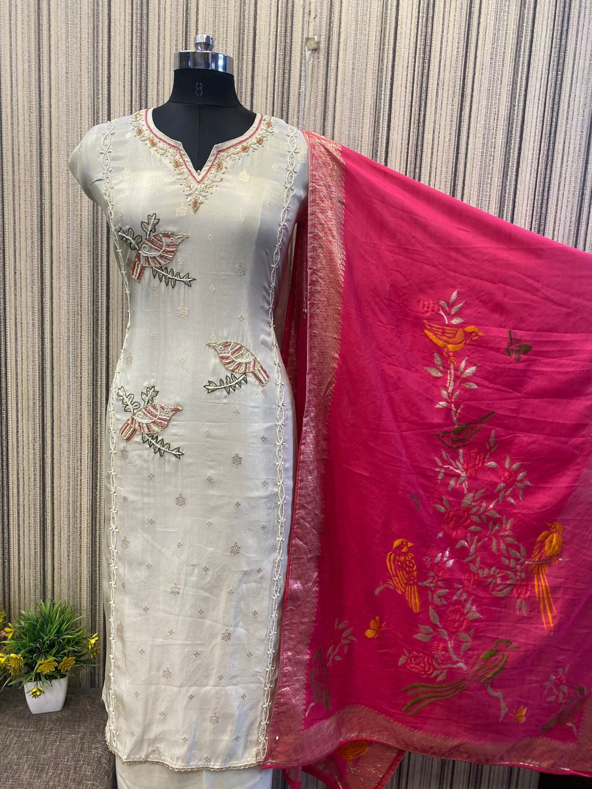 UNSTITCHED 3-PIECE BANARSI SUIT